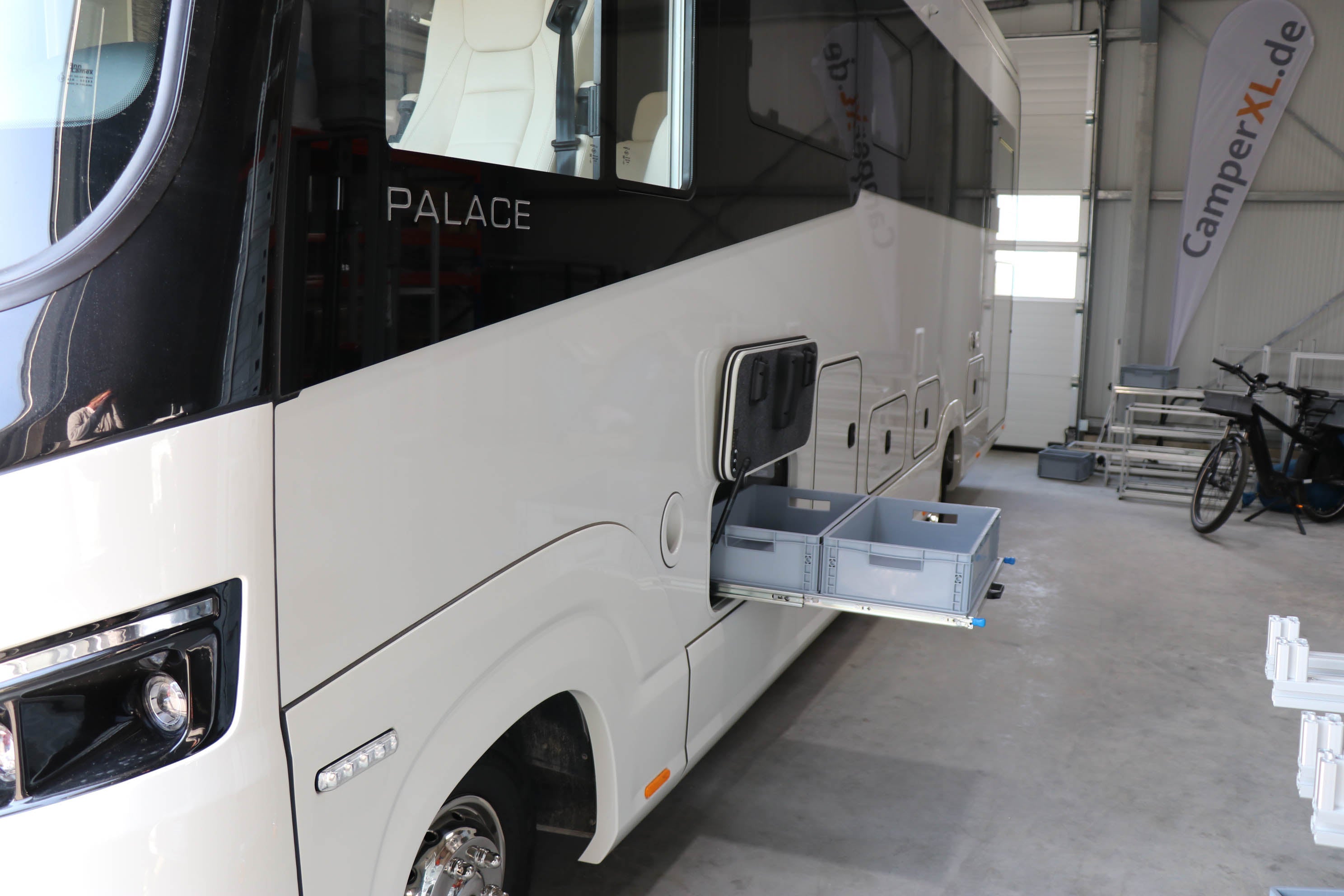 Raised floor pull-out 1200mm x 800mm