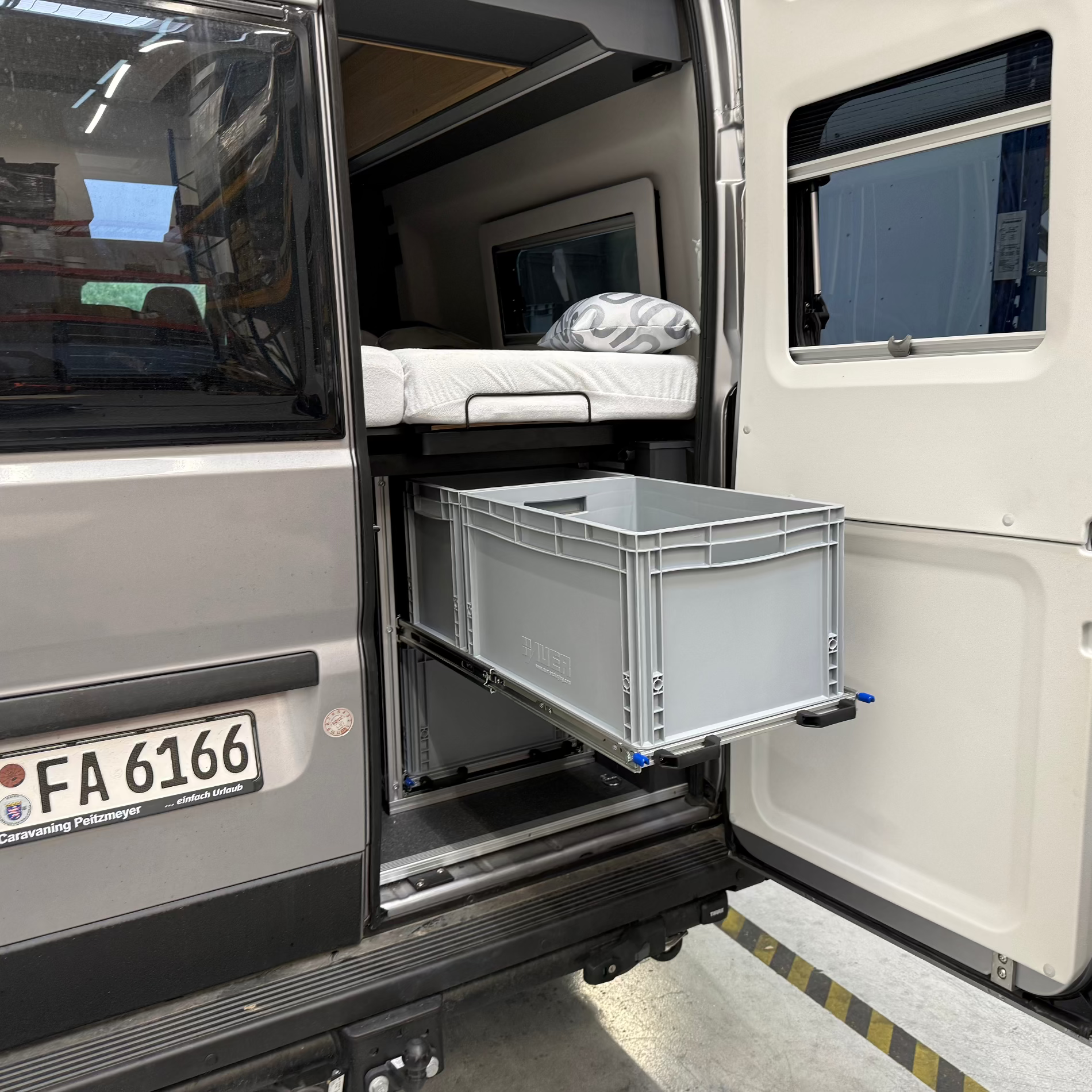 Rear pull-out 2 levels ADRIA 640 SLB