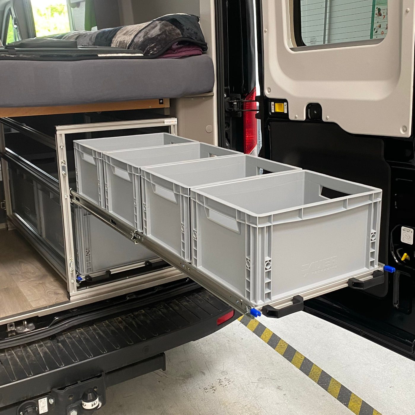 Heckauszug mit 2 Vollauszug Etagen für den LMC Innovan 590 - Euroboxoptimiert, stabile Konstruktion, konzipiert für den täglichen Gebrauch