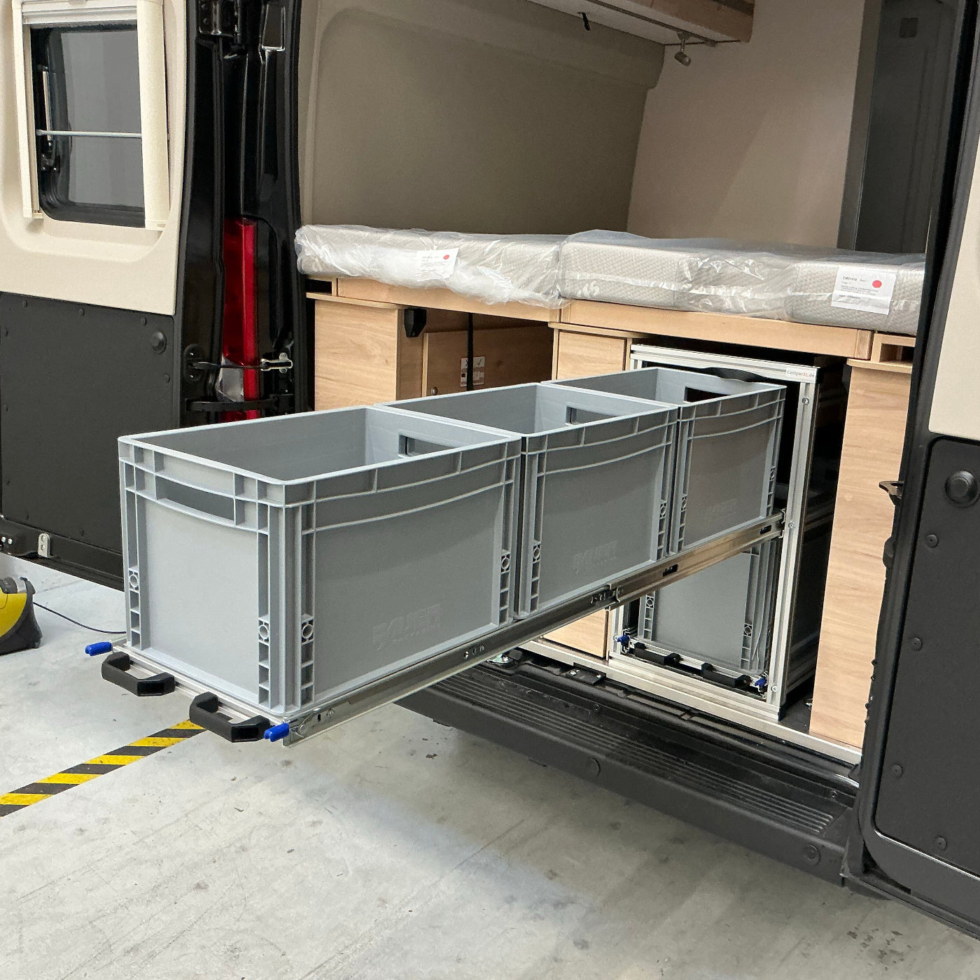 Heckauszug 2 Etagen Dethleffs Globetrail 640S