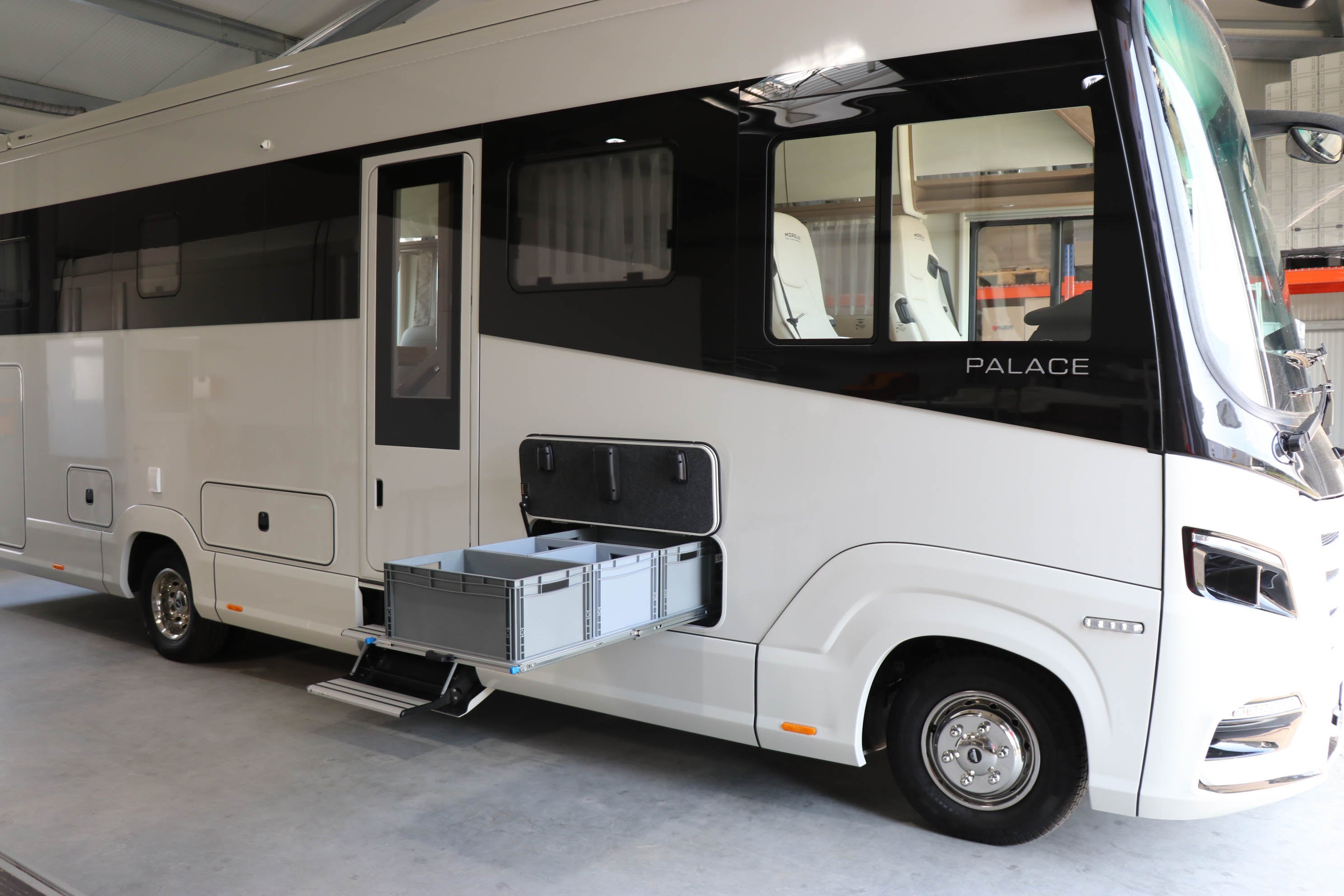 Raised floor pull-out 1200mm x 800mm