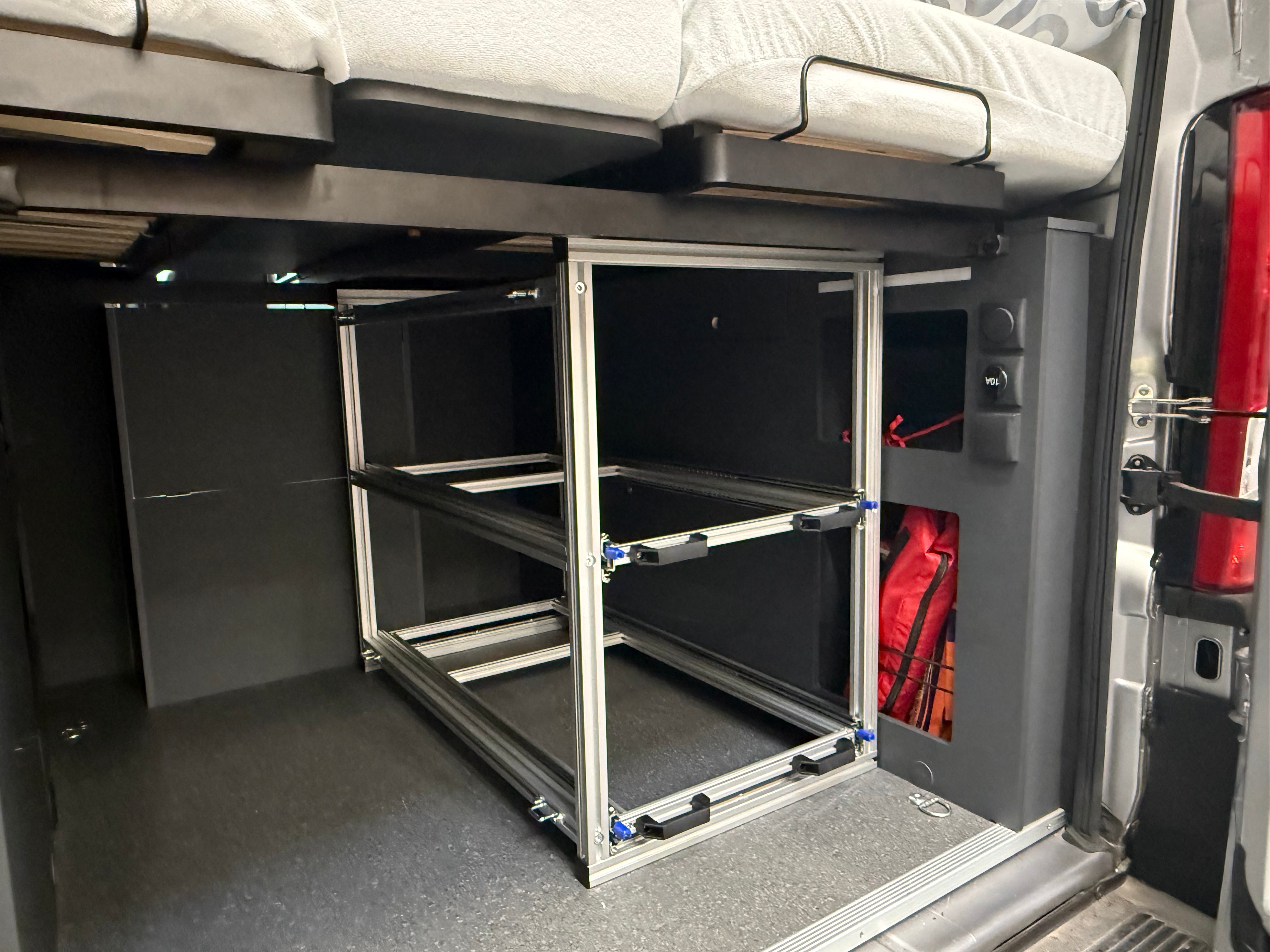 Rear pull-out 2 levels ADRIA 640 SLB