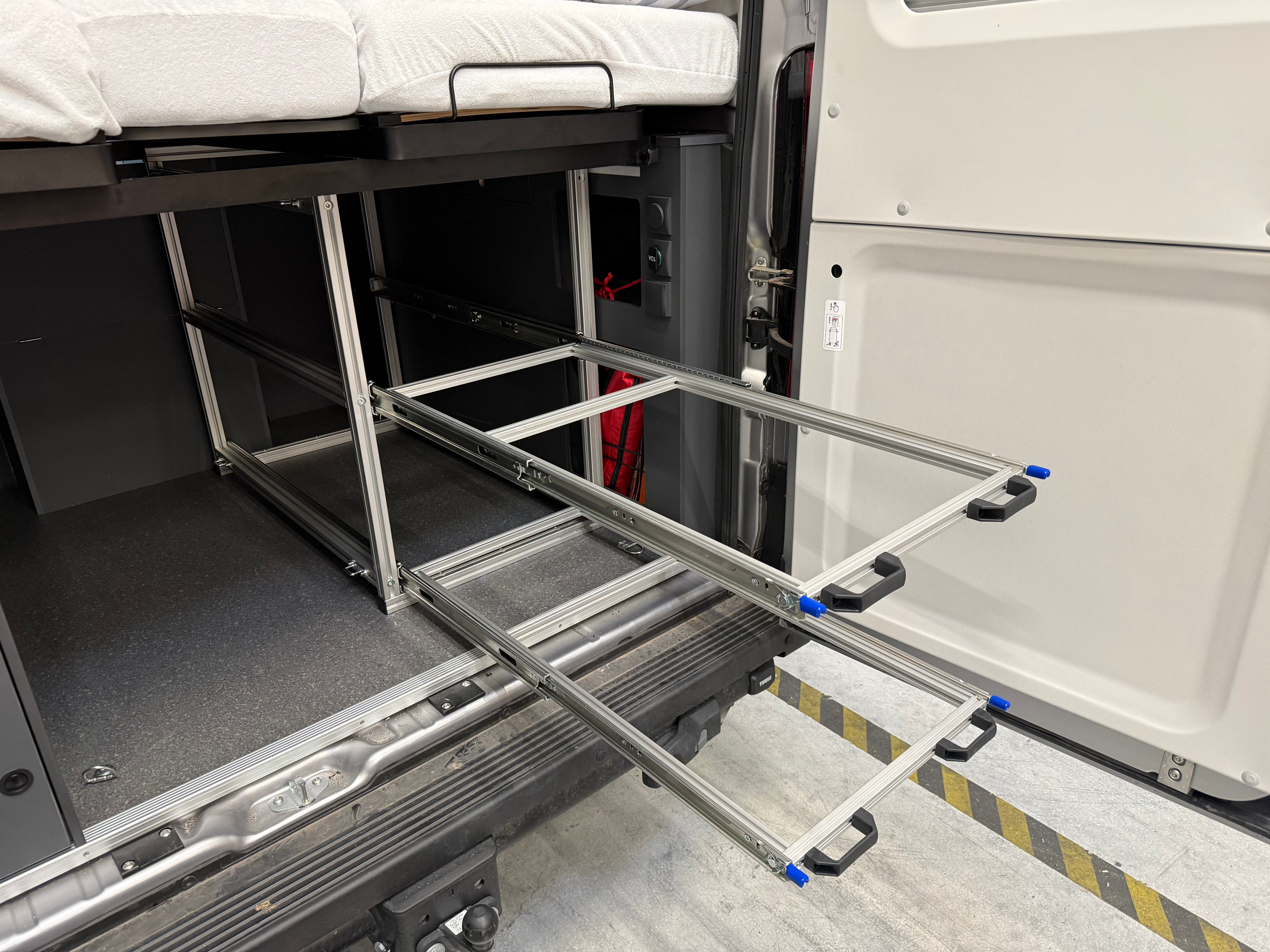 Rear pull-out 2 levels ADRIA 640 SLB