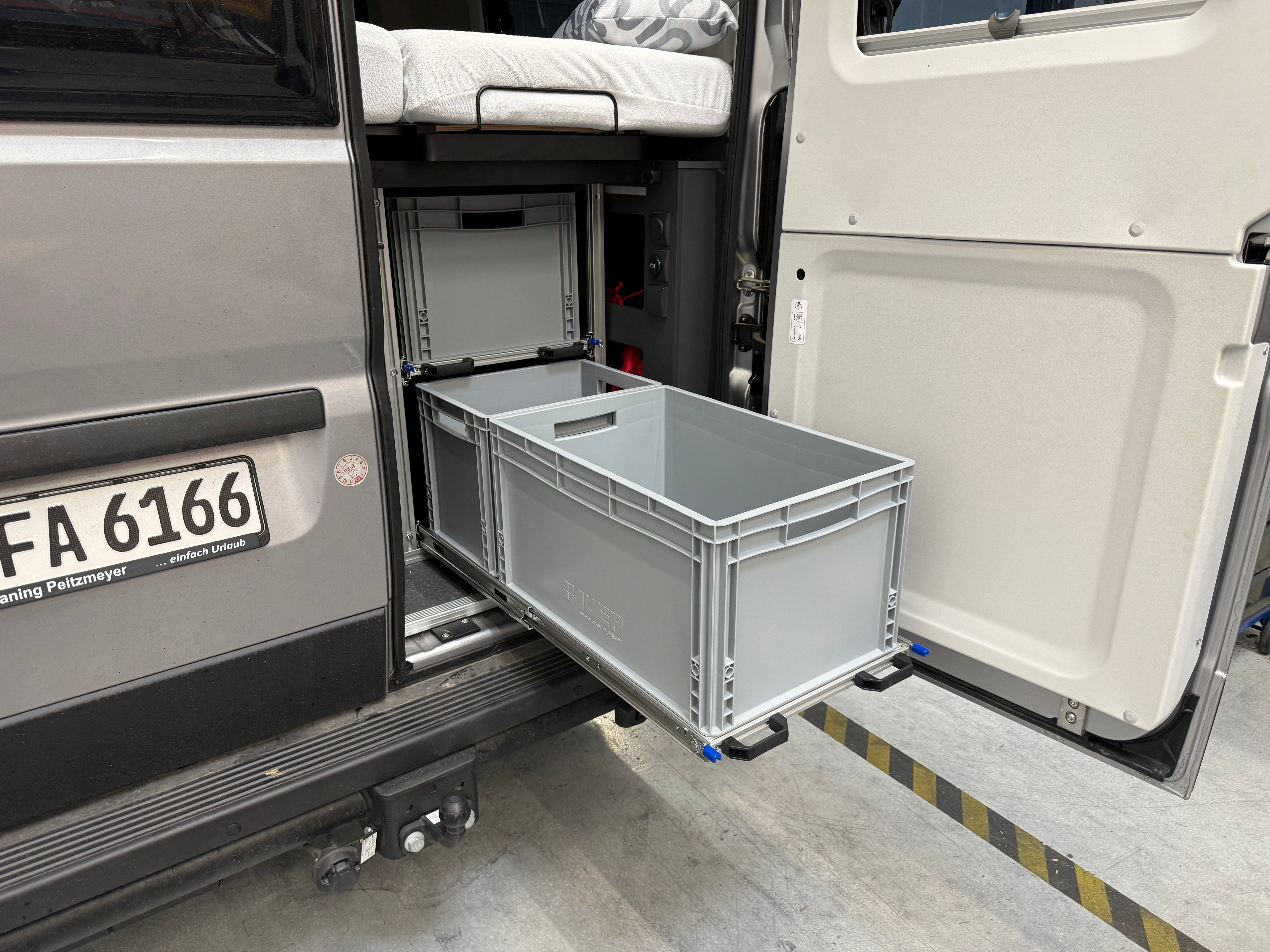 Rear pull-out 2 levels ADRIA 640 SLB