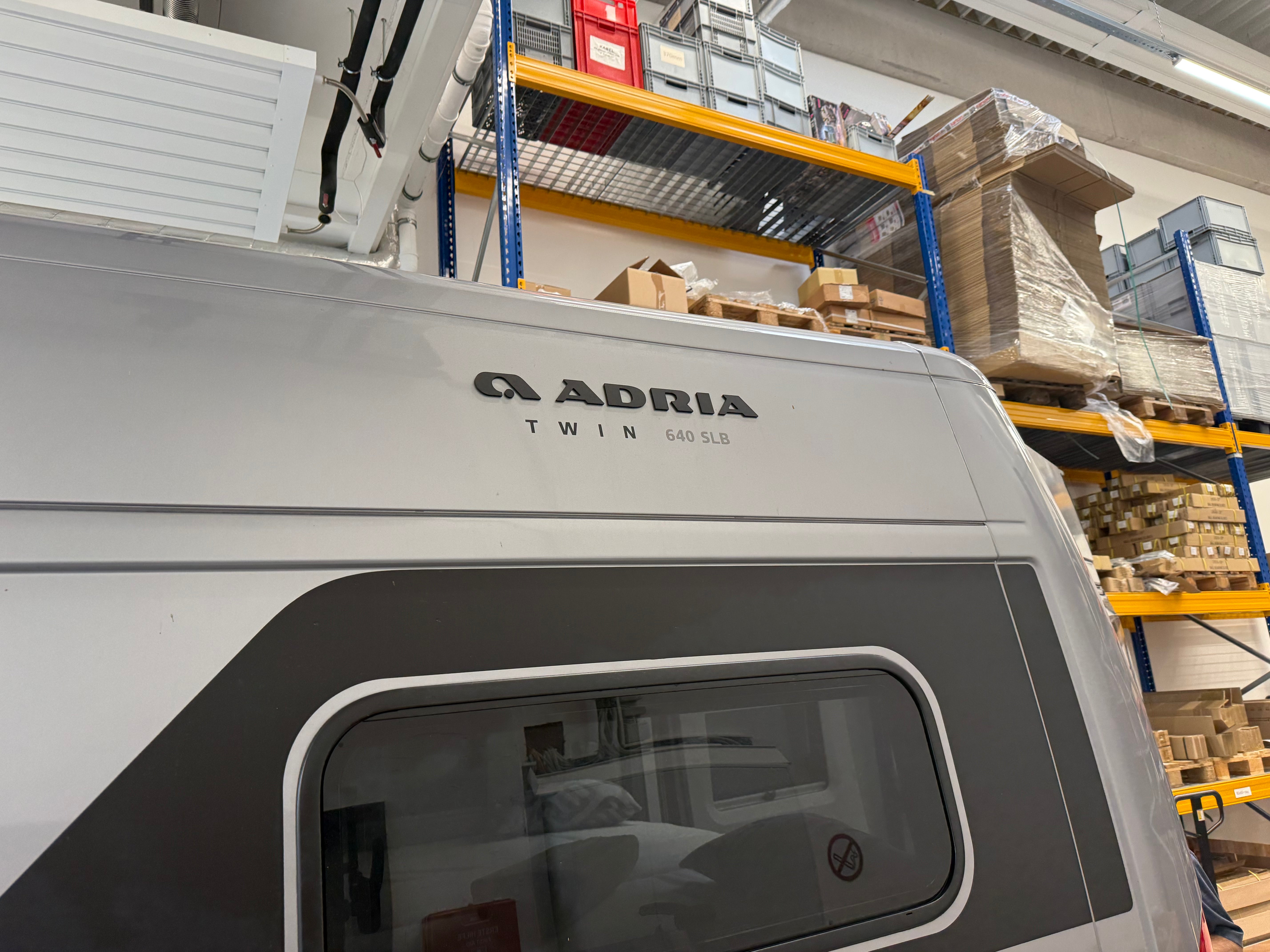 Rear pull-out 2 levels ADRIA 640 SLB