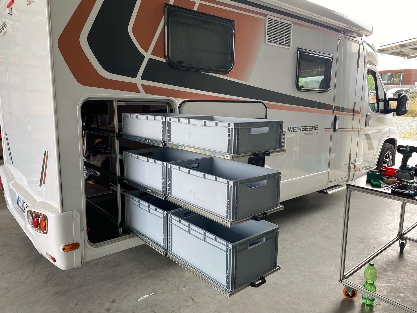 Wohnmobilregal für die Heckgarage - 3 Etagen voll ausziehbar - Weinsberg Pepper